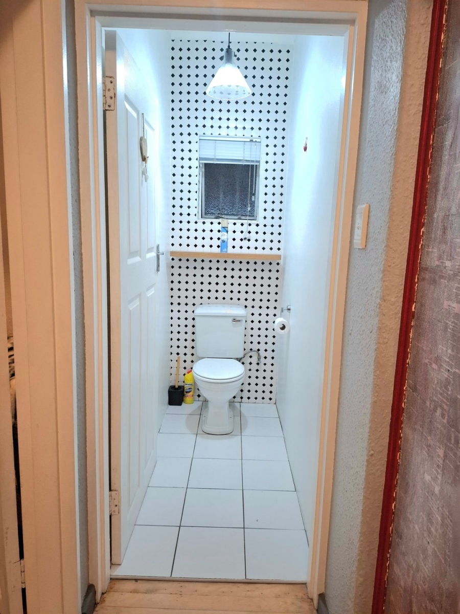 4 Bedroom Property for Sale in Oakdale Western Cape